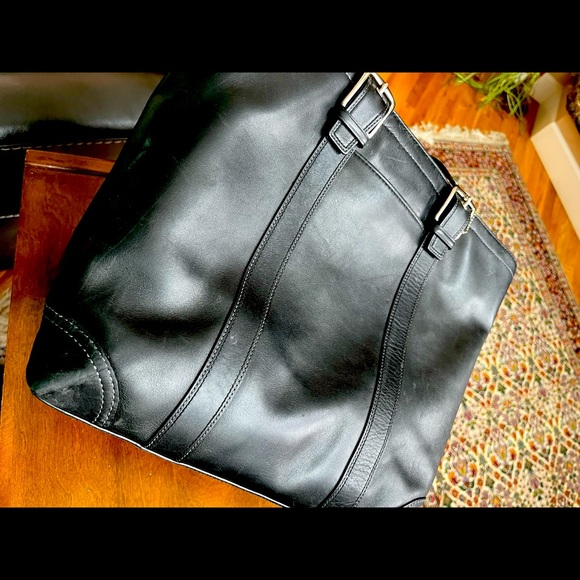 Coach Legacy Hampton large zip topTote Shopper. - Picture 15 of 16